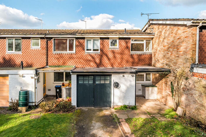 4 Bedroom Terraced House For Sale In Green Lane Close, Byfleet, KT14
