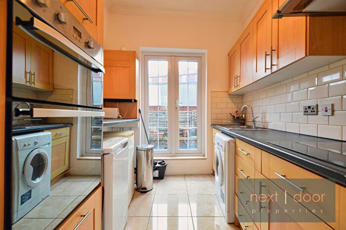 2 Bedroom Flat To Rent In Camberwell New Road, Camberwell, SE5