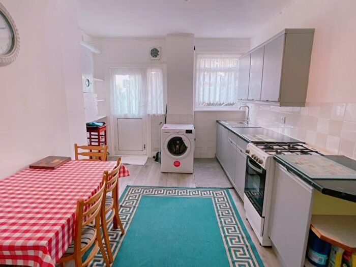 2 Bedroom Flat To Rent In Hartington Road, West Ealing, W13