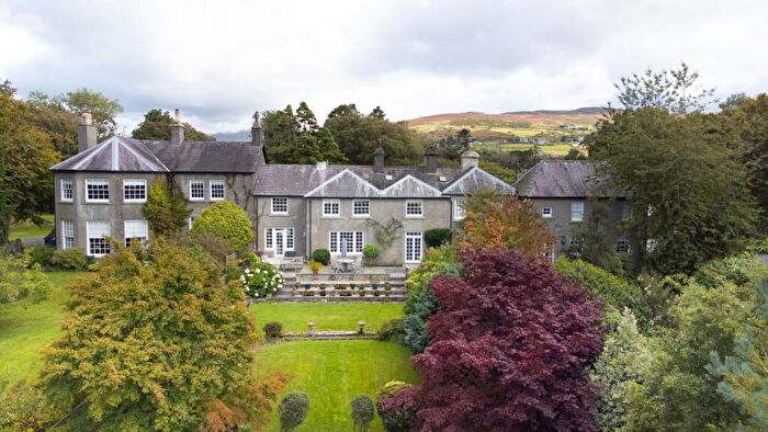 4 Bedroom Terraced House For Sale In Llanrug, Caernarfon, LL55