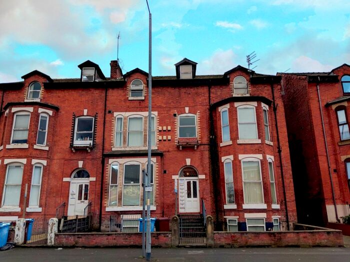 2 Bedroom Flat To Rent In Bedroom &ndash;, Hathersage Road, Manchester., M13