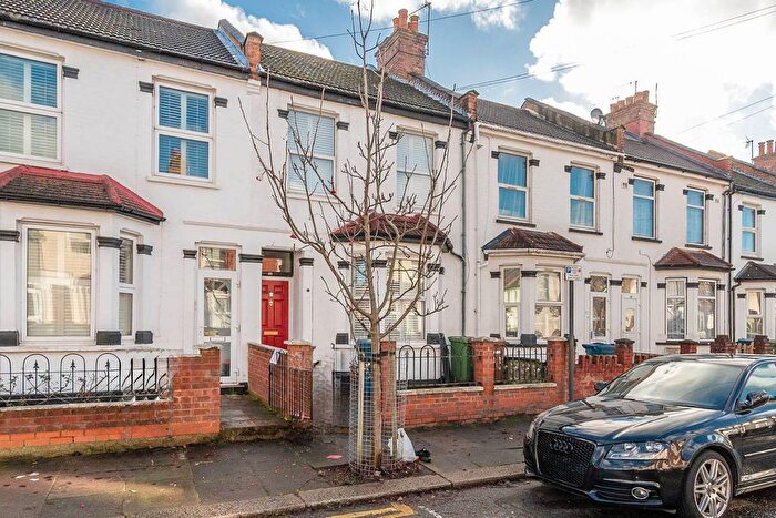 3 Bedroom Terraced House For Sale In Wellington Road, Harrow Weald, Harrow, HA3