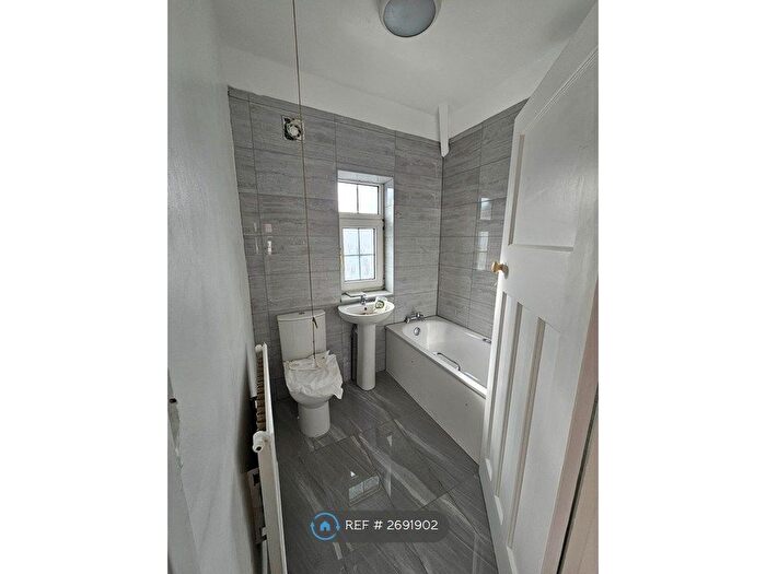 2 Bedroom End Of Terrace House To Rent In Middleham Road, London, N18