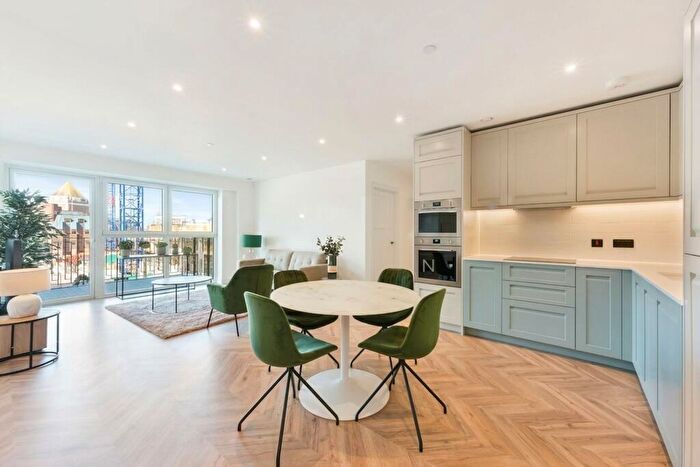 2 Bedroom Flat For Sale In Tyron House, Kingston Upon Thames, KT1