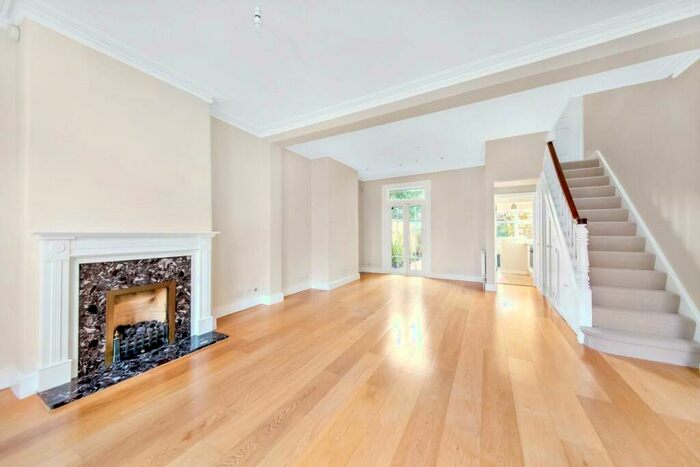 2 Bedroom House To Rent In Aysgarth Road, Dulwich, London, SE21