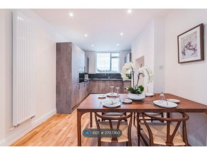 2 Bedroom Maisonette To Rent In Kings Road, London, SW3
