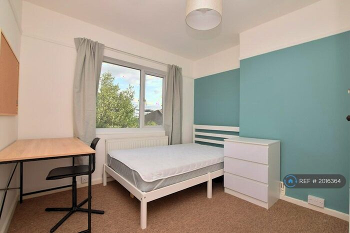 4 Bedroom Semi-Detached House To Rent In Ambleside Avenue, Bristol, BS10