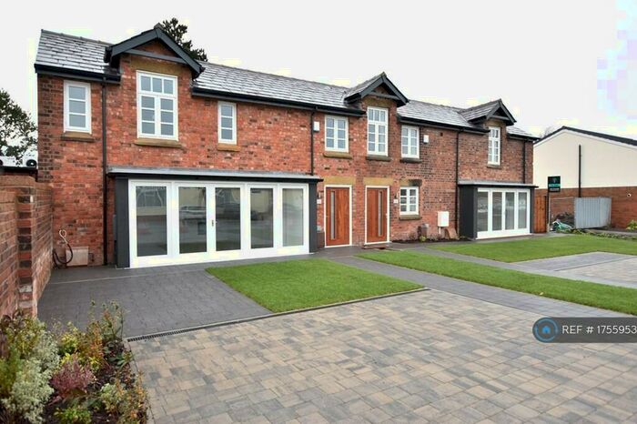 3 Bedroom Semi-Detached House To Rent In Lordsgate Lane, Burscough, L40