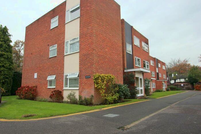 2 Bedroom Flat To Rent In Horsell, Woking, GU21