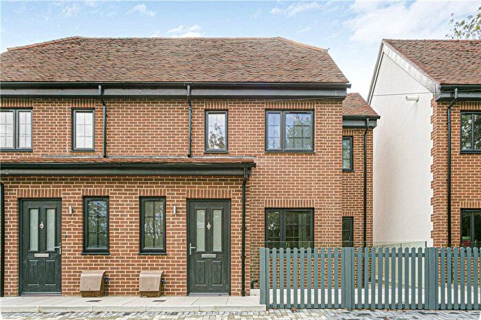 4 Bedroom Semi-Detached House To Rent In Broad Street, Guildford, Surrey, GU3