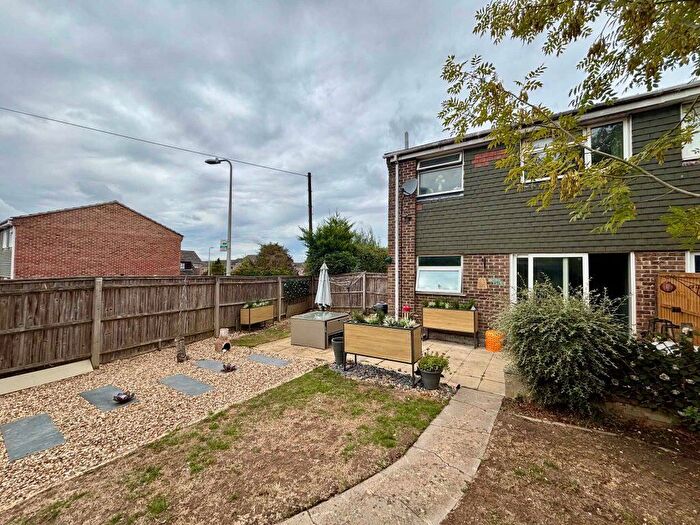 3 Bedroom End Of Terrace House For Sale In Hardy Close, Thatcham, RG18