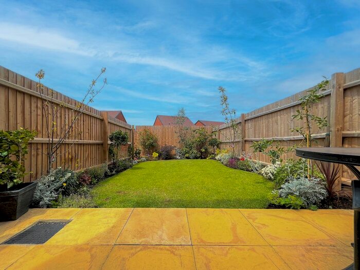 2 Bedroom Semi-Detached House For Sale In Roseacre Gardens, Warwick, CV34