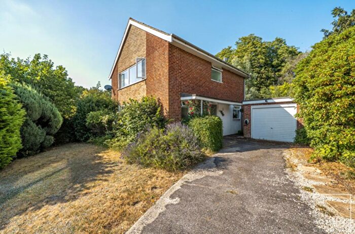 4 Bedroom Detached House To Rent In Kingswood Close, Guildford, Surrey, GU1