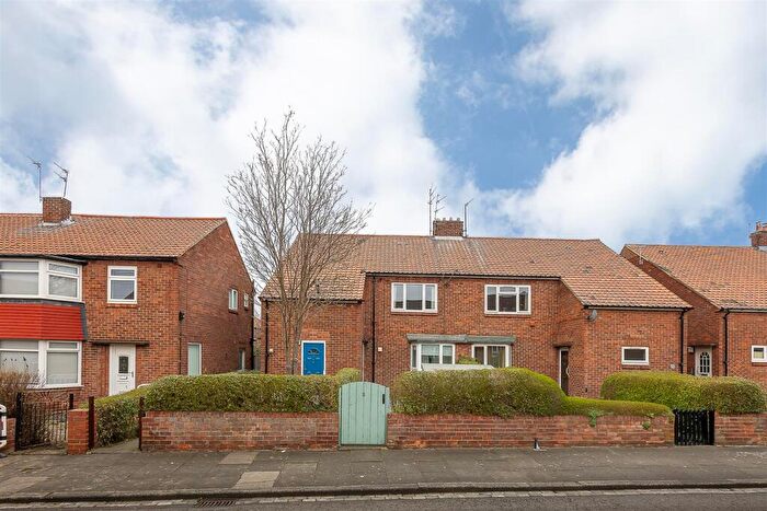2 Bedroom Flat For Sale In Church Lane, Gosforth, Newcastle Upon Tyne, NE3
