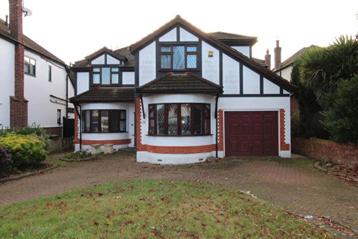 4 Bedroom Detached House For Sale In Ingrebourne Gardens, Upminster, Essex, RM14