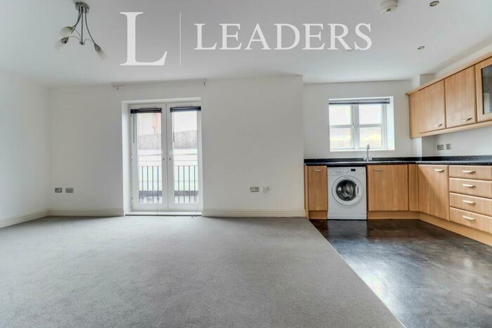 2 Bedroom Flat To Rent In Manor Gardens Close, Loughborough, LE11