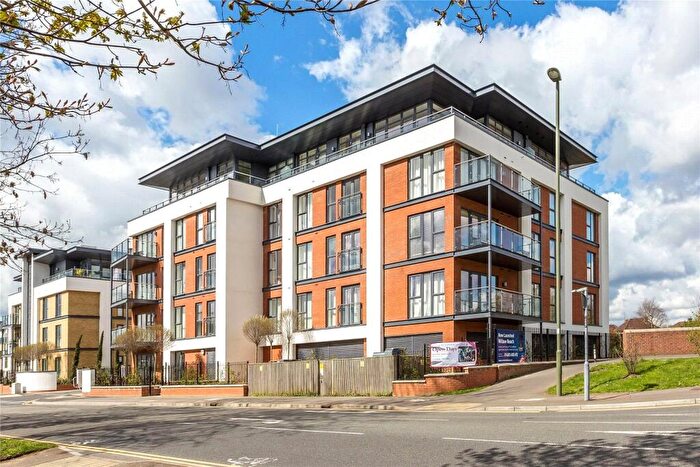 1 Bedroom Flat For Sale In Hazel House, Sycamore Avenue, Woking, Surrey, GU22