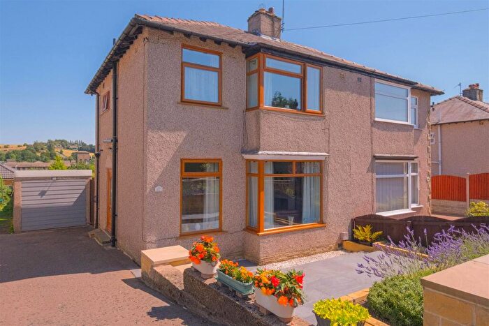 3 Bedroom Semi-Detached House For Sale In Lower Crow Nest Drive, Halifax, HX3