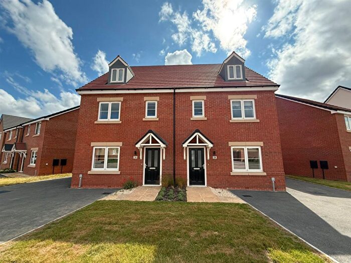 4 Bedroom Semi-Detached House To Rent In Warren Park, Doncaster, DN4