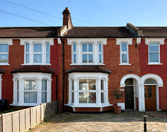 3 Bedroom Terraced House For Sale In Whittington Road - Bowes Park - London -, N22