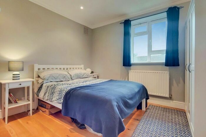 2 Bedroom Flat To Rent In Racton Road, Fulham Broadway, London, SW6