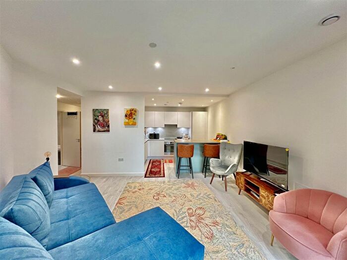 1 Bedroom Flat To Rent In Unity Lane, Hounslow, TW3