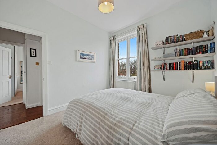 2 Bedroom Flat For Sale In Carleton Road, London, N7
