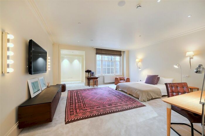 2 Bedroom Maisonette To Rent In Eccleston Square, Pimlico, London, SW1V