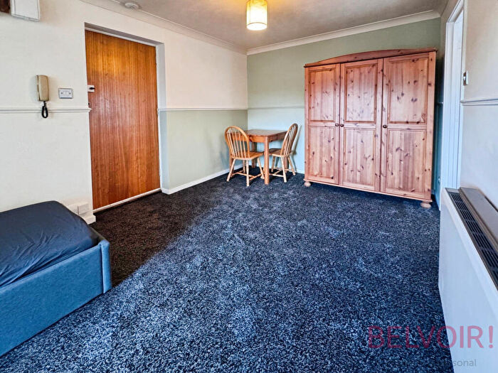 1 Bedroom Flat To Rent In Alderney Street, Nottingham, NG7