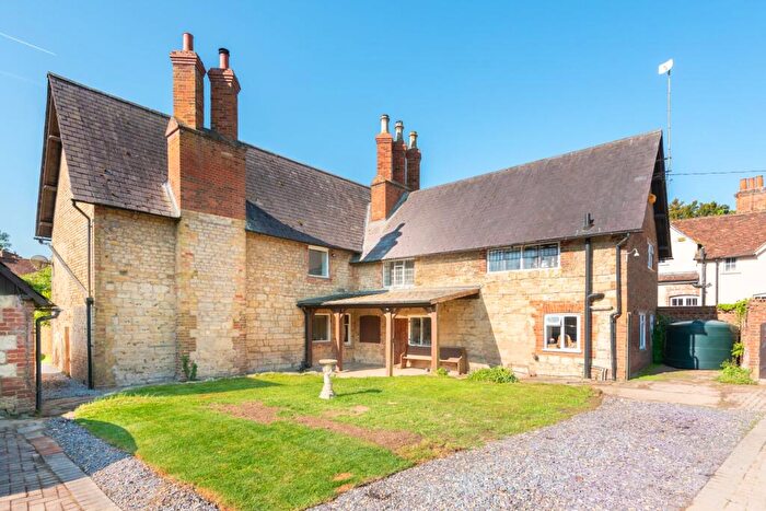6 Bedroom Detached House For Sale In Oving Road, Whitchurch, Buckinghamshire, HP22