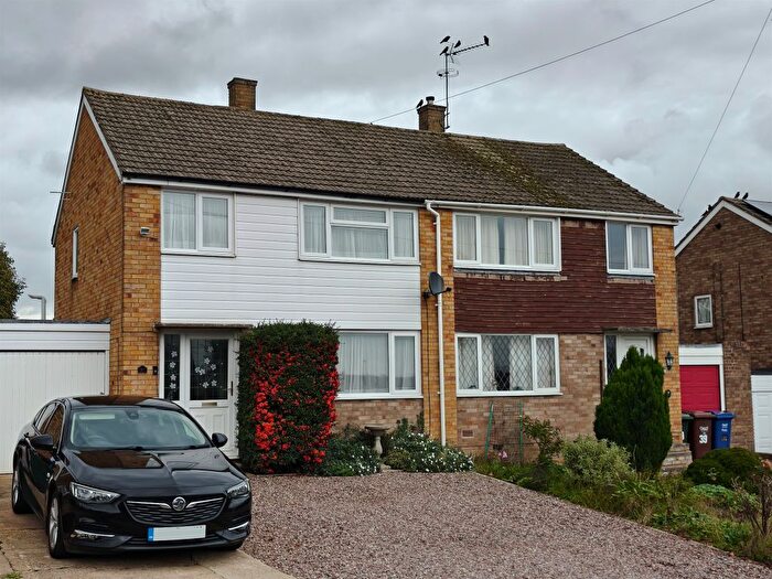 3 Bedroom Semi Detached House For Sale In Freemans Road, Bodicote, Banbury, OX15