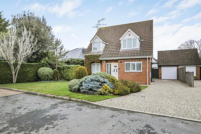 3 Bedroom Detached House For Sale In Yule Close, Bricket Wood, St. Albans, AL2
