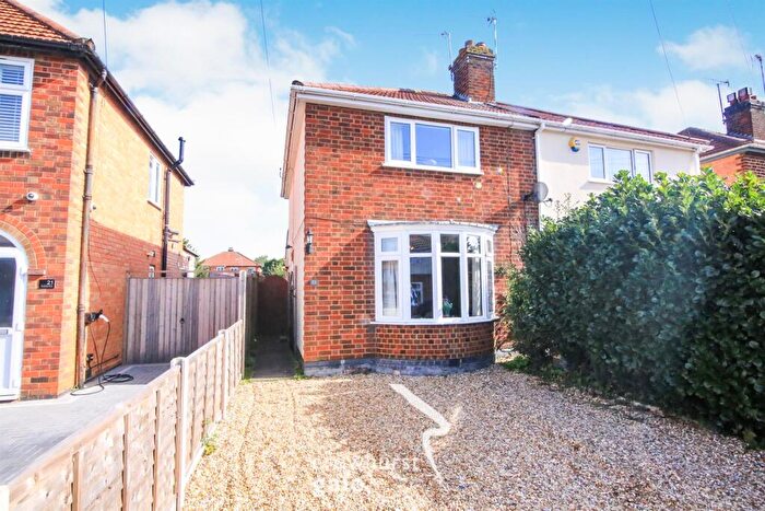 2 Bedroom Semi-Detached House For Sale In Southfield Road, Rugby, CV22