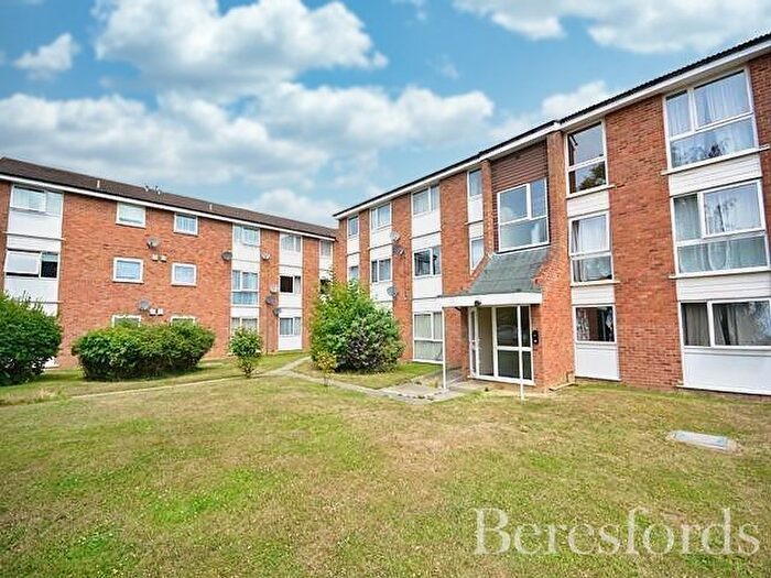 2 Bedroom Flat For Sale In Cornflower Drive, Chelmsford, CM1