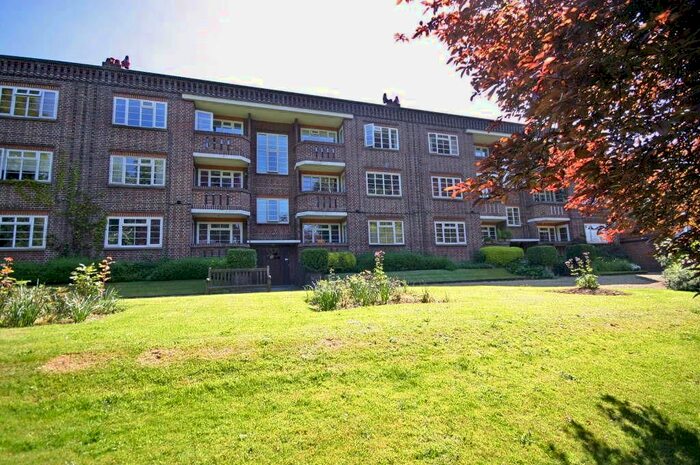 2 Bedroom Flat To Rent In The Mount, Luton, LU3