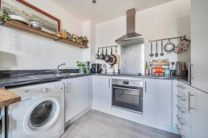 1 Bedroom Flat For Sale In Fellowes Rise, Winchester, SO22