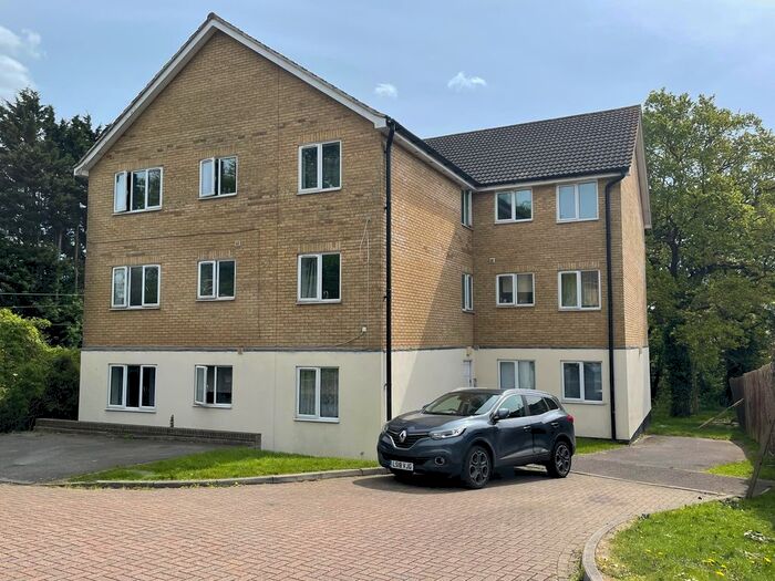 2 Bedroom Flat To Rent In Cherwell Grove, South Ockendon, RM15