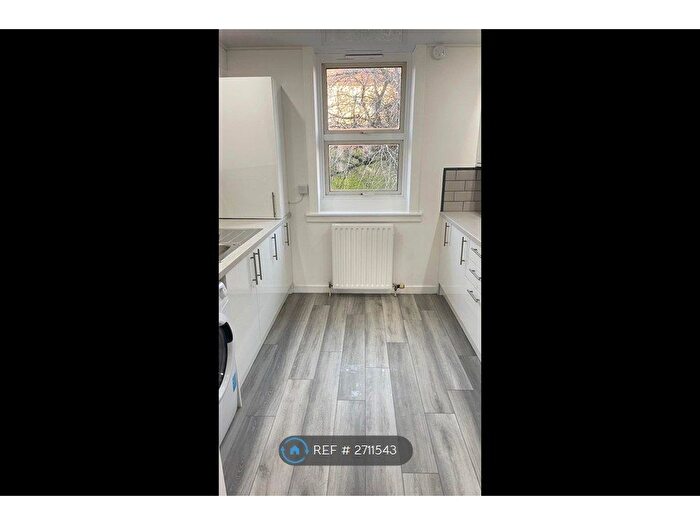 3 Bedroom Flat To Rent In Sandeman Street, Dundee, DD3