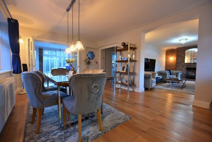 4 Bedroom Semi-Detached House To Rent In Aldwick Close, Eltham, SE9