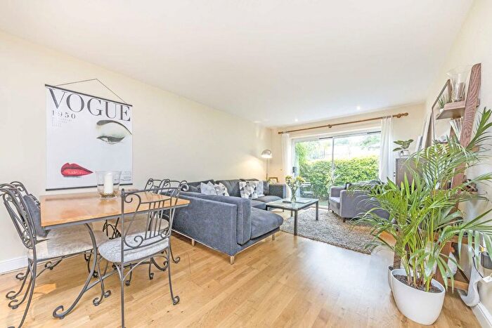 2 Bedroom Flat To Rent In Mill Pond Close, Vauxhall, SW8
