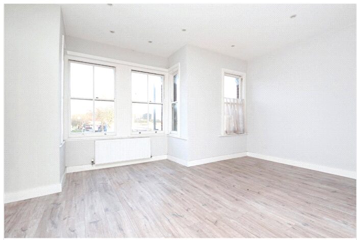 3 Bedroom Maisonette To Rent In Lordship Lane, London, N17