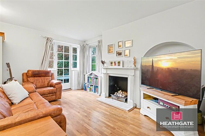 3 Bedroom Terraced House For Sale In Addison Way Hampstead Garden Suburb, NW11