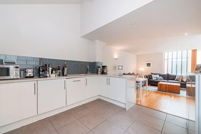3 Bedroom Mews To Rent In Century Mews, Highbury, N5