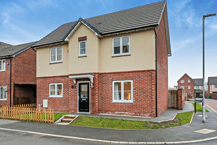 4 Bedroom Detached House For Sale In Lowe Lane, Castleford, West Yorkshire, WF10