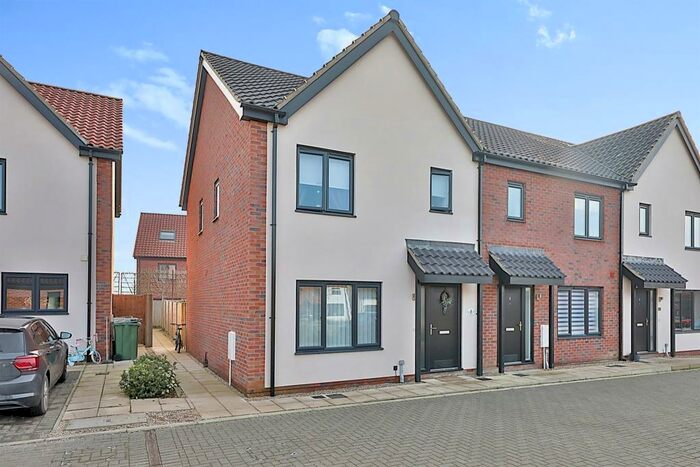 3 Bedroom End Of Terrace House For Sale In Bankside Way, Barnham Broom, Norwich, NR9