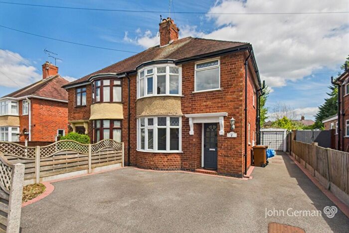 3 Bedroom Semi-Detached House For Sale In Weaver Road, Uttoxeter, ST14