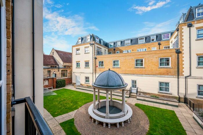 2 Bedroom Apartment For Sale In The Parade, Epsom, KT18