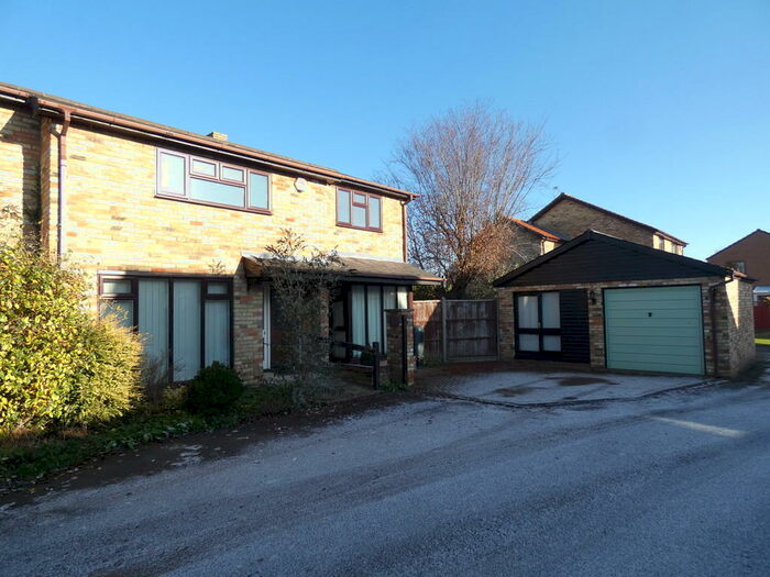 4 Bedroom Detached House To Rent In Bedford, MK41