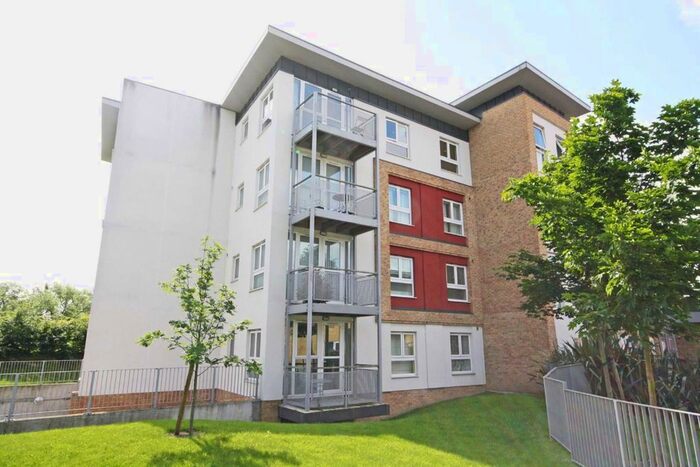 2 Bedroom Flat To Rent In Langhorn Drive, Twickenham, TW2