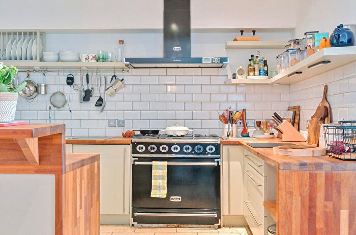 2 Bedroom Flat For Sale In Exeter, Devon, EX4